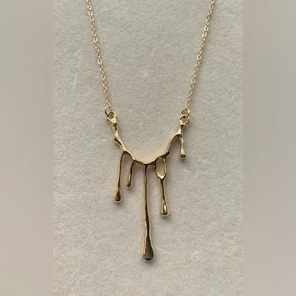 💛 Golden Lava Droplet Pendant Necklace - Picture 4 of 10